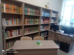 В библиотеке имеется компьютер, принтер, выход в интернет.